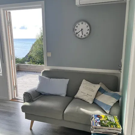 Buveien 158, Pa Bakkeplan Med Utsikt Utover Havet