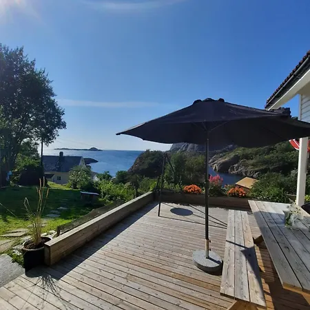 Buveien 158, Pa Bakkeplan Med Utsikt Utover Havet Sogndalsstrand