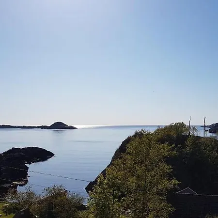 Buveien 158, Pa Bakkeplan Med Utsikt Utover Havet شقة *