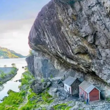 Buveien 158, Pa Bakkeplan Med Utsikt Utover Havet * Sogndalsstrand