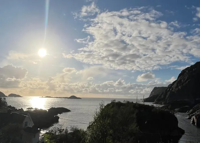 Buveien 158, Pa Bakkeplan Med Utsikt Utover Havet Apartamento Sogndalsstrand