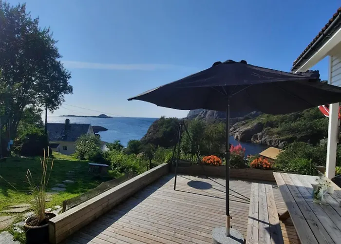 Buveien 158, Pa Bakkeplan Med Utsikt Utover Havet Sogndalsstrand