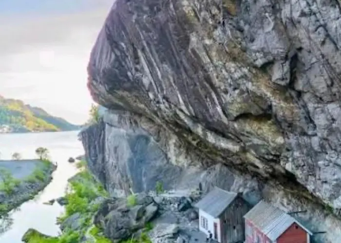 Buveien 158, Pa Bakkeplan Med Utsikt Utover Havet * Sogndalsstrand